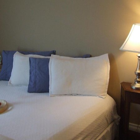 Country Encounters Accommodations Coleman Pokoj fotografie