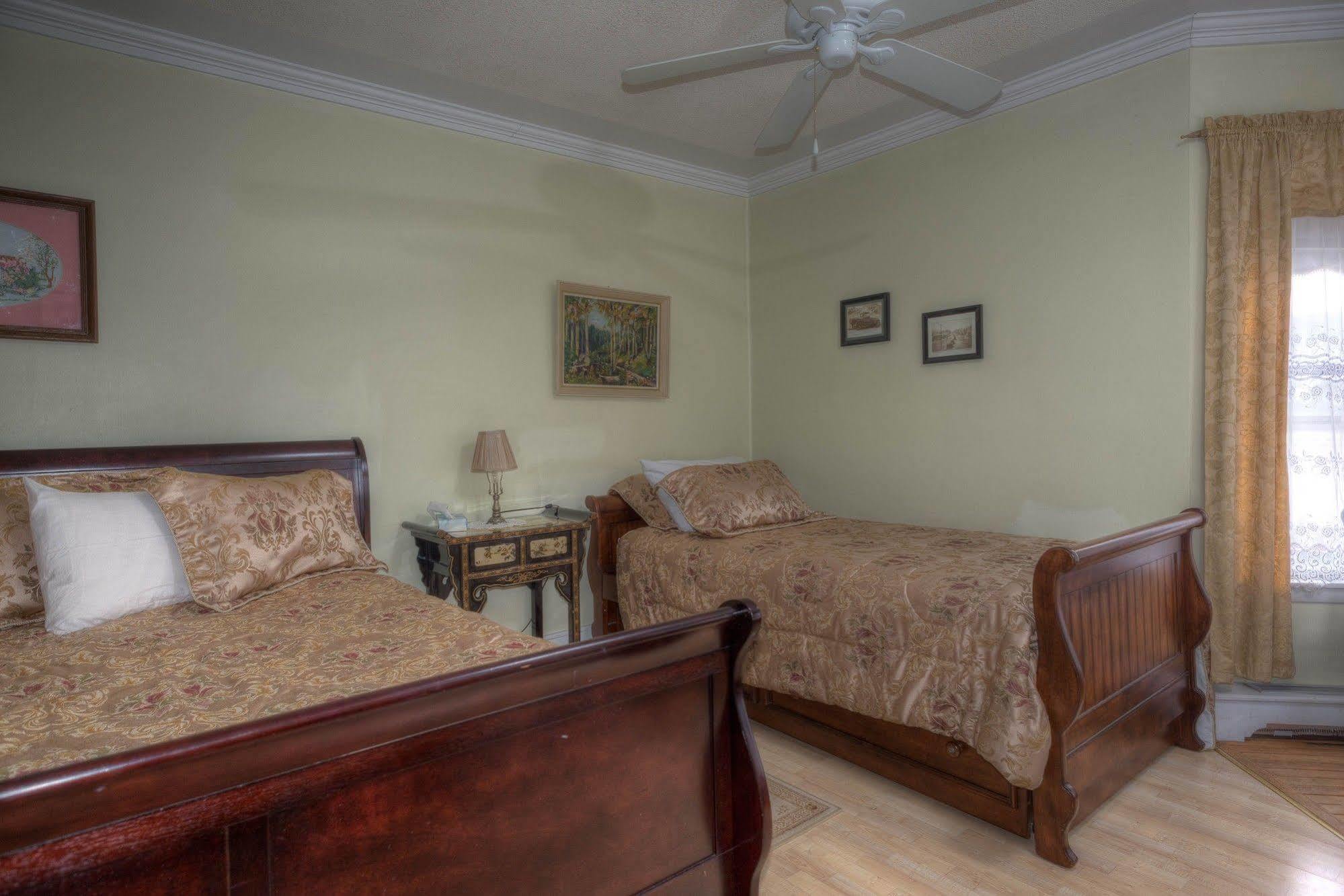 Country Encounters Accommodations Coleman Exteriér fotografie